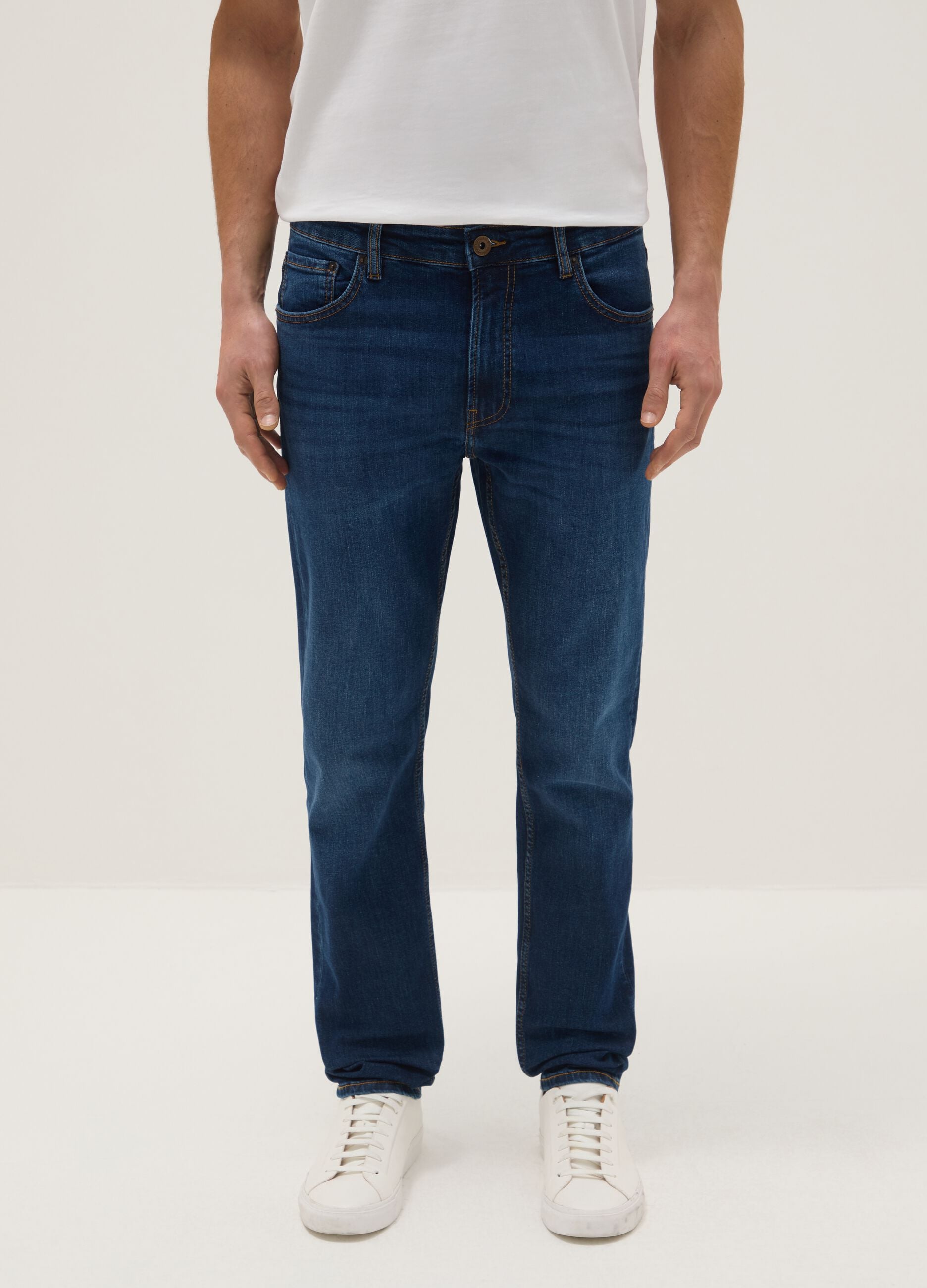 Slim fit blue stretchy cotton jeans with five pockets