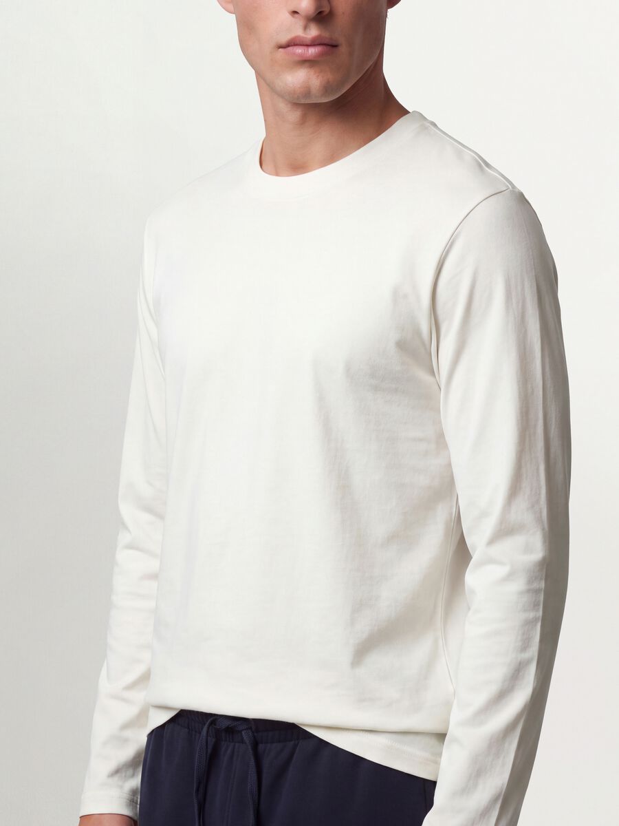 White long-sleeve T-shirt in pure organic cotton with crew neck_2